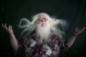 Leia mais sobre o artigo Hermeto Pascoal (1936–2025): Adeus ao Mago dos Sons