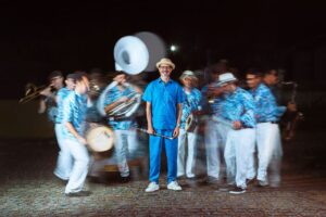Leia mais sobre o artigo Siba lança “Máquina de Fazer Festa”: uma Celebração Carnavalesca em Vinil