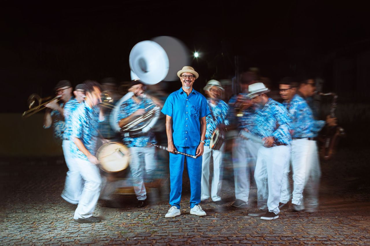 Leia mais sobre o artigo Siba lança “Máquina de Fazer Festa”: uma Celebração Carnavalesca em Vinil