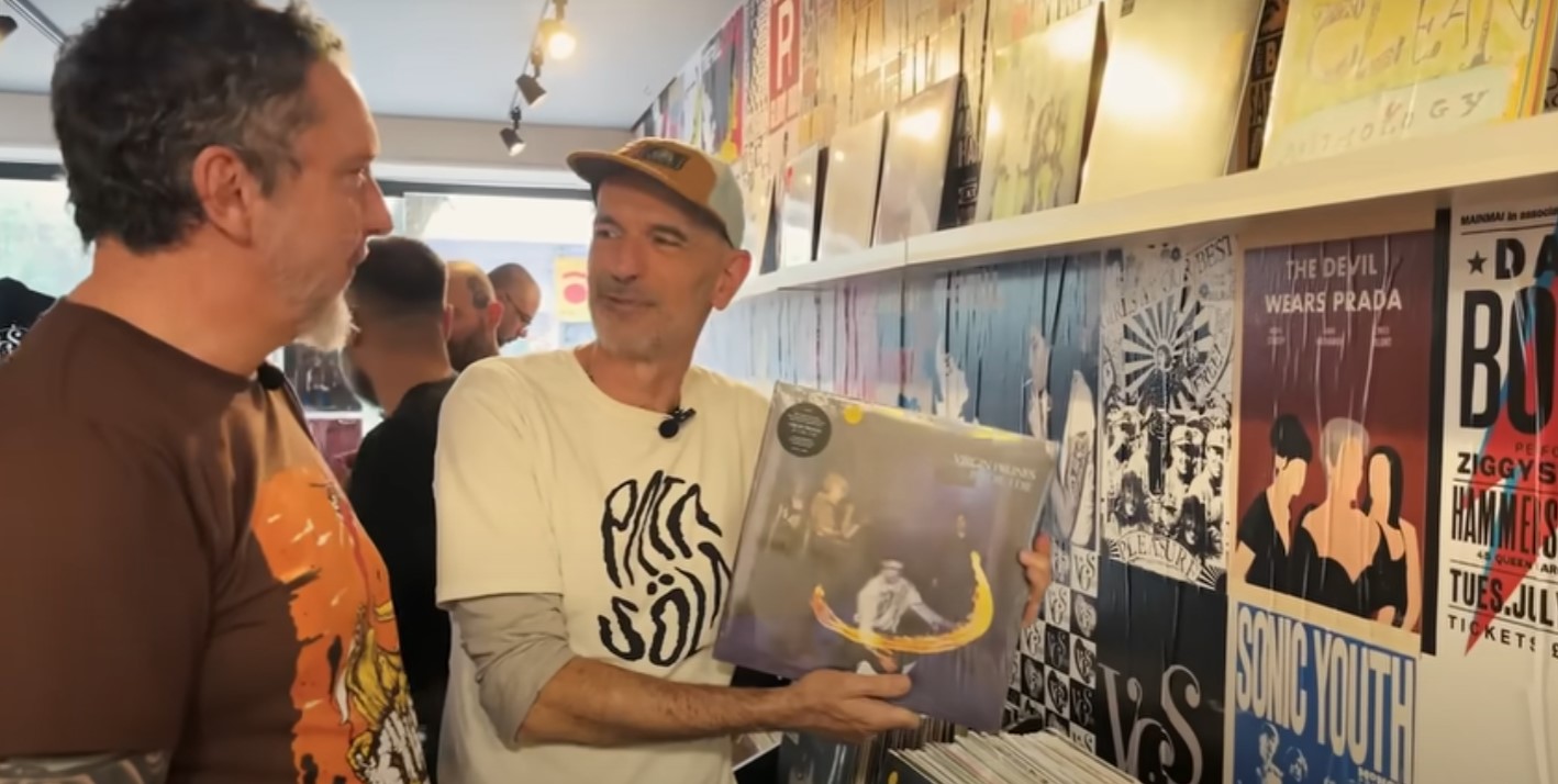 Leia mais sobre o artigo Gastão Moreira visita a VOS 011: o templo Punk do Vinil em SP