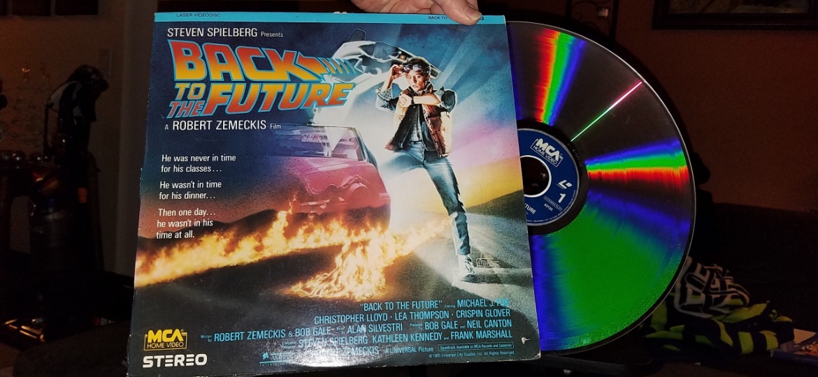 Leia mais sobre o artigo ALERTA: Parece, mas não é Vinil! Conheça a história do Laser Disc!