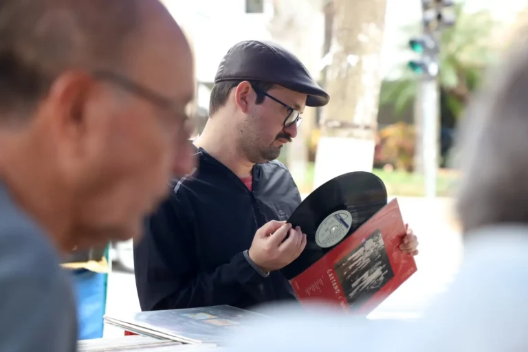 Leia mais sobre o artigo 🎶 Encontro Marcado! Feira de Discos de Campinas Reúne Vinil, Arte e Blues na Estação Cultura 💿