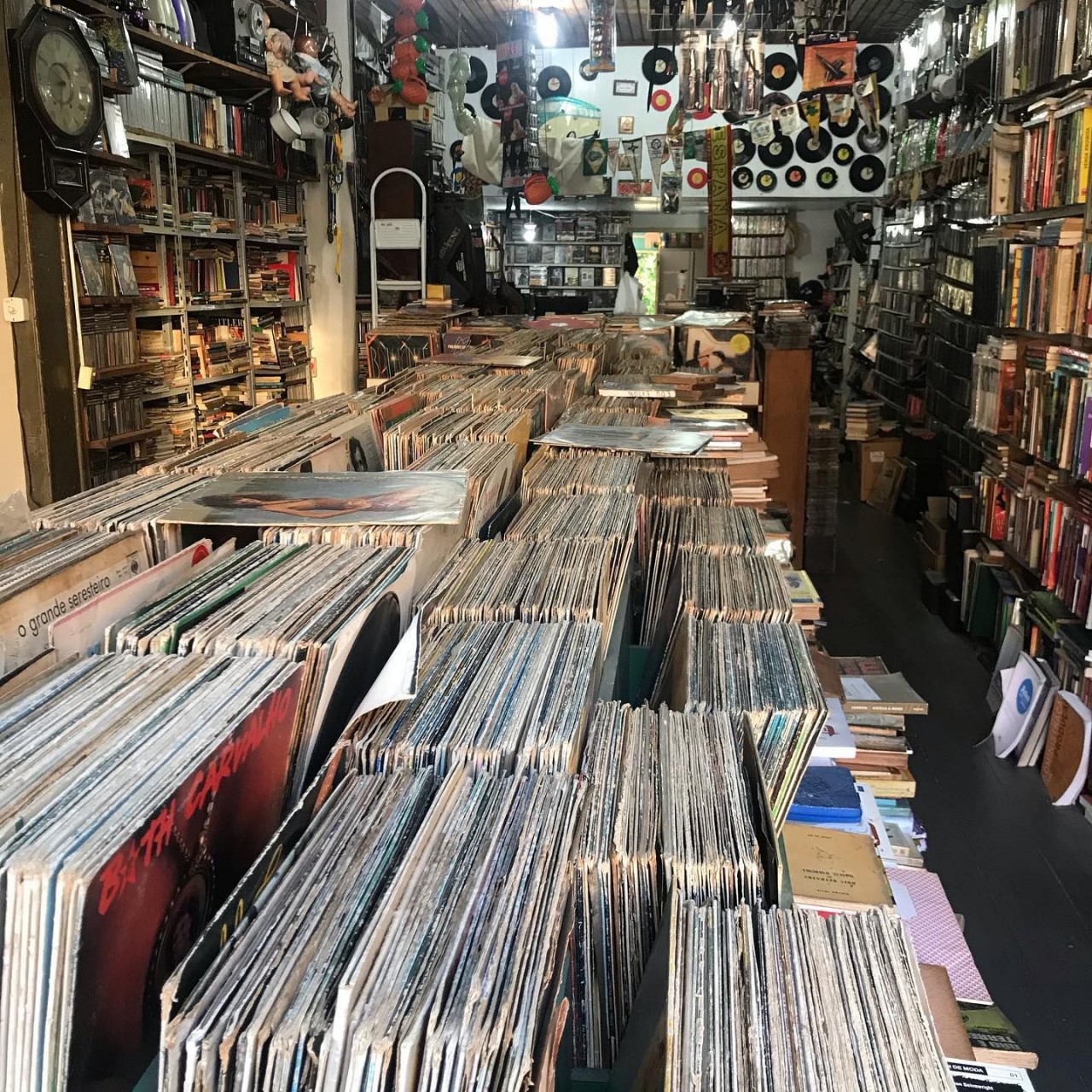 Leia mais sobre o artigo Feira de Vinil 2026 transforma o Centro de Manaus em reduto da música analógica